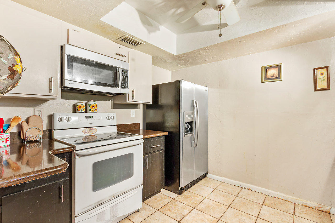 2542 Inisbrook Road West Palm Beach, FL 33407 - Photo 5 of 22 005-2542InisbrookRd-WestPalmBeach-FL-sma