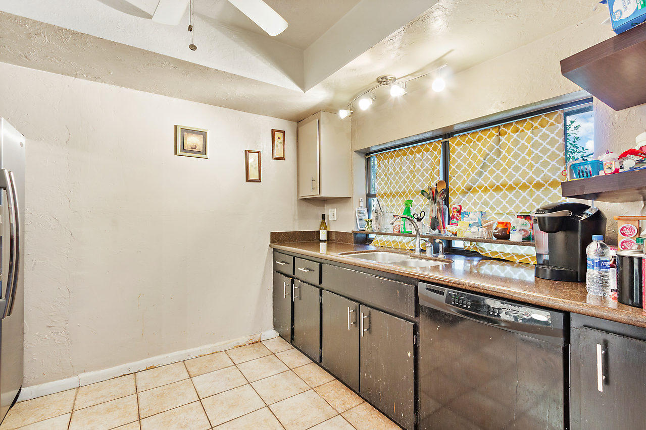 2542 Inisbrook Road West Palm Beach, FL 33407 - Photo 6 of 22 006-2542InisbrookRd-WestPalmBeach-FL-sma