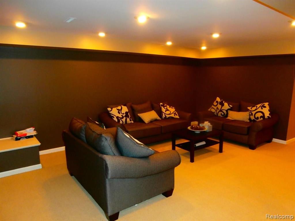 37642 Eight Mile Road Farmington Hills, MI 48167 - Photo 17 of 25