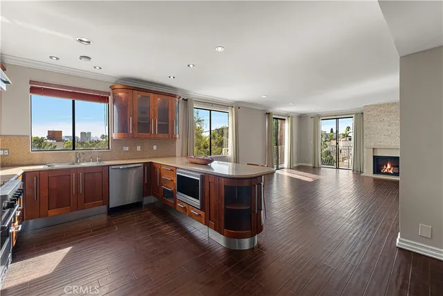 $1,385,000 | 152 South Oakhurst Drive, Unit 304, Beverly Hills, CA 90212
