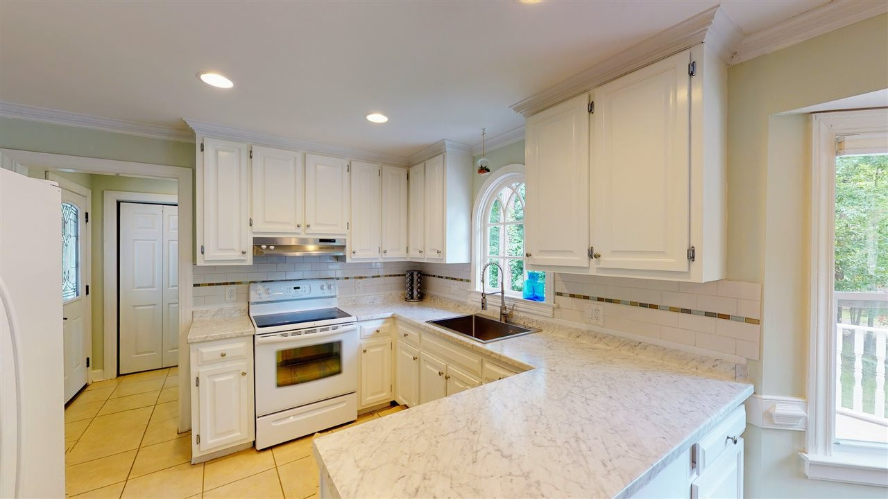 15 Strawberry Ridge Lane Durham, NC 27713 - Photo 4 of 30 Kitchen