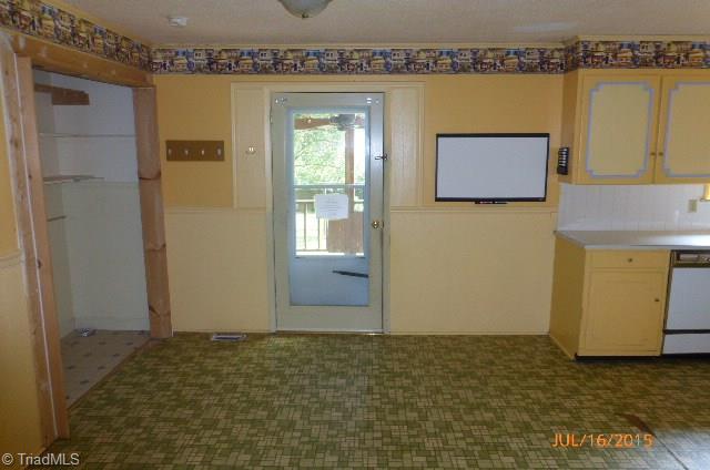 2000 Chesapeake Drive Rural Hall, NC 27045 - Photo 5 of 12 Eating Area