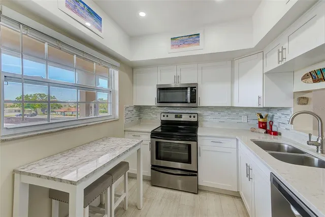 $2,000 | 10215 Regal Drive, Unit 41, Largo, FL 33774