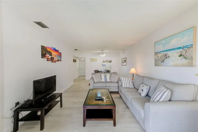 $2,000 | 10215 Regal Drive, Unit 41, Largo, FL 33774