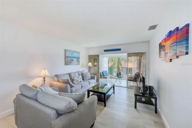 $2,000 | 10215 Regal Drive, Unit 41, Largo, FL 33774