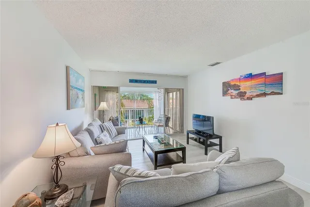 $2,000 | 10215 Regal Drive, Unit 41, Largo, FL 33774