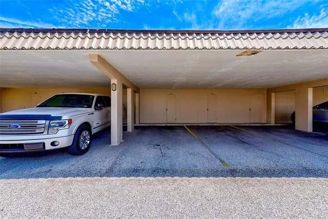 $2,000 | 10215 Regal Drive, Unit 41, Largo, FL 33774