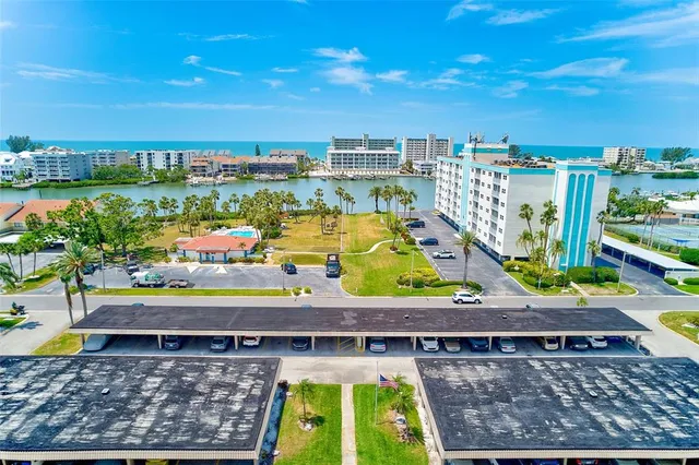 $2,000 | 10215 Regal Drive, Unit 41, Largo, FL 33774