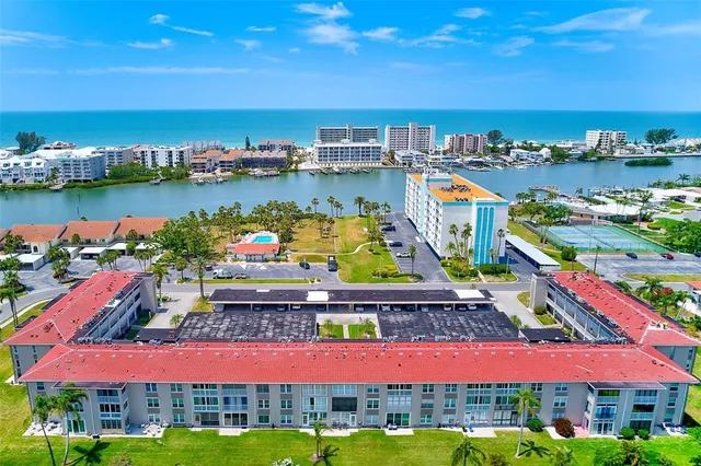 $2,000 | 10215 Regal Drive, Unit 41, Largo, FL 33774