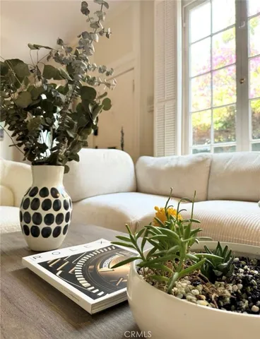 $4,100 | 8956 Norma Place, West Hollywood, CA 90069