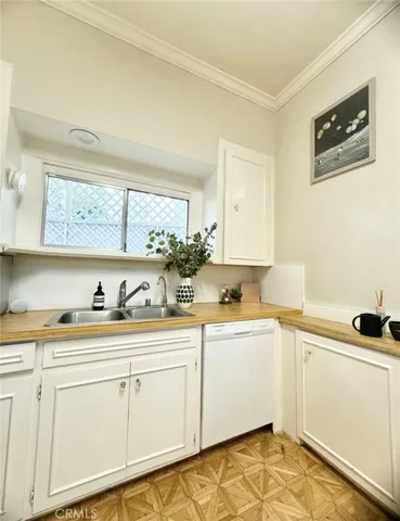 $4,100 | 8956 Norma Place, West Hollywood, CA 90069