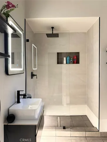 $4,100 | 8956 Norma Place, West Hollywood, CA 90069