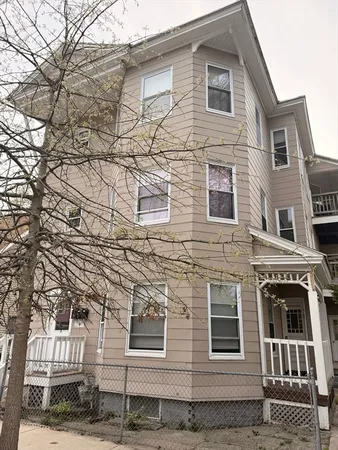 $2,400 | 20 Woodbine Street, Unit 1, Worcester, MA 01603