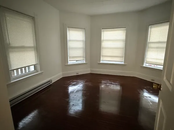 $2,400 | 20 Woodbine Street, Unit 1, Worcester, MA 01603