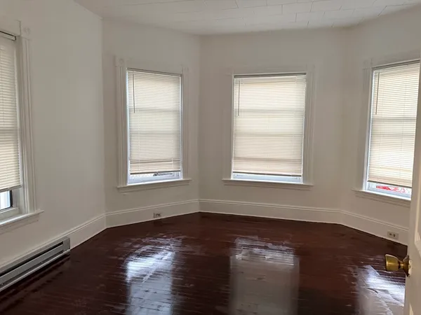 $2,400 | 20 Woodbine Street, Unit 1, Worcester, MA 01603