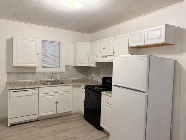 $2,400 | 20 Woodbine Street, Unit 1, Worcester, MA 01603