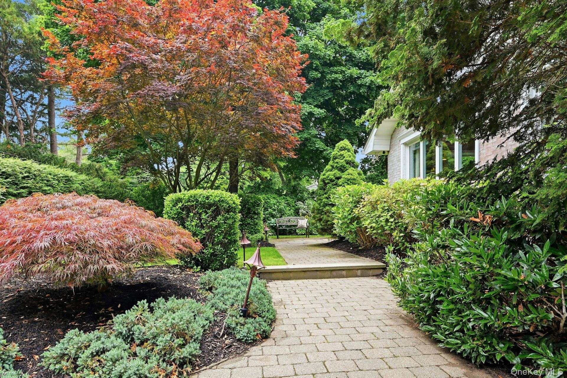 39 East Neck Road Huntington, NY 11743 - Photo 4 of 32 Beautifully landscaped