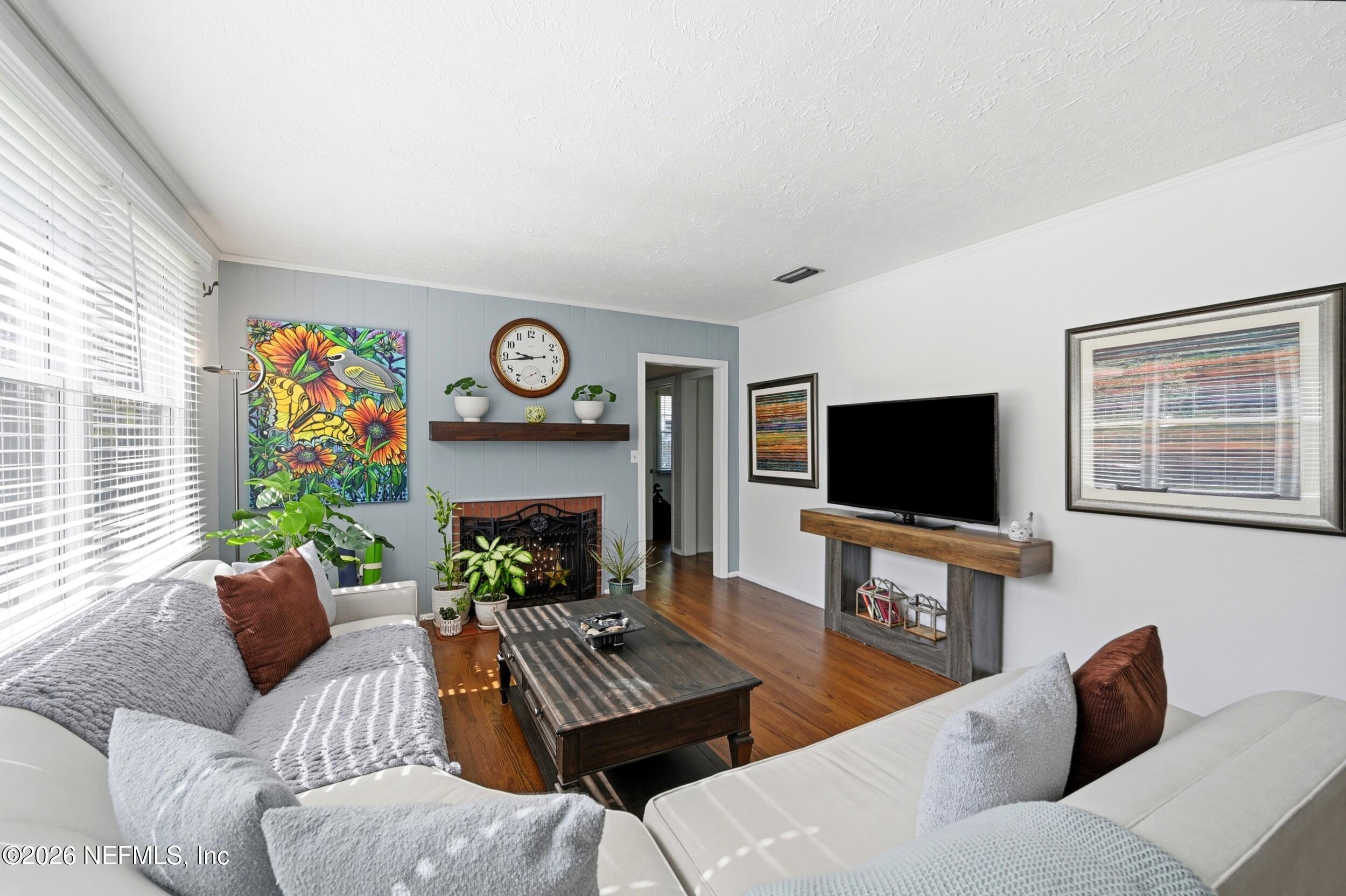1732 Planters Road Jacksonville, FL 32207 - Photo 6 of 30 Living Room