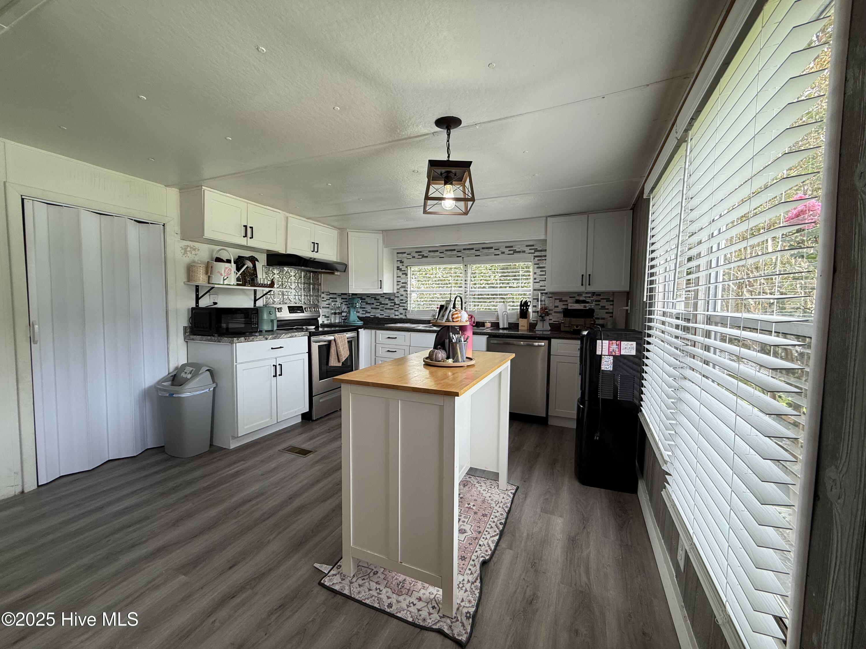 1136-1132 Glancy Road Swansboro, NC 28584 - Photo 18 of 76 Kitchen