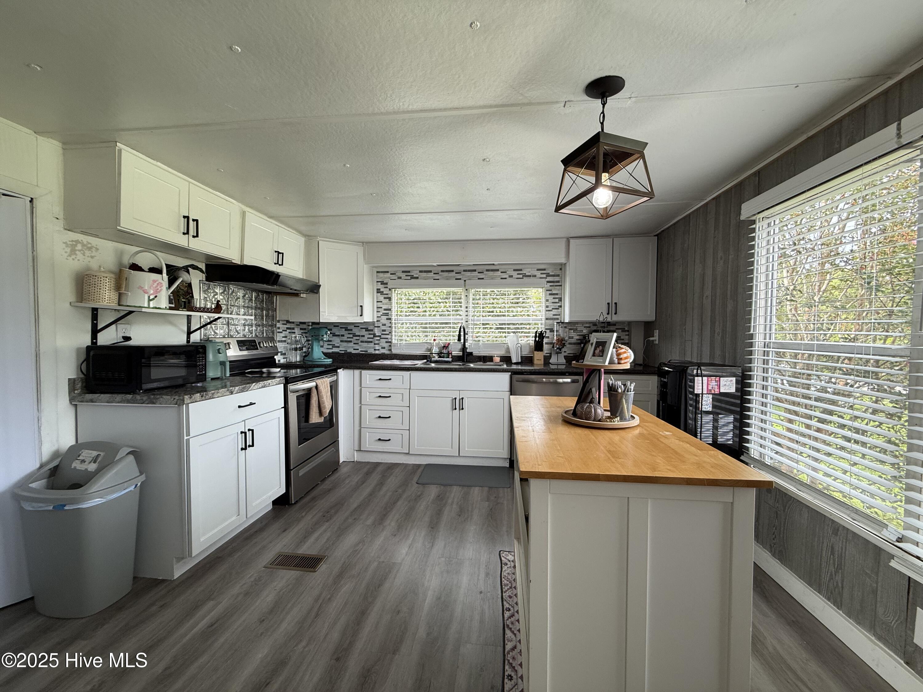 1136-1132 Glancy Road Swansboro, NC 28584 - Photo 19 of 76 Kitchen