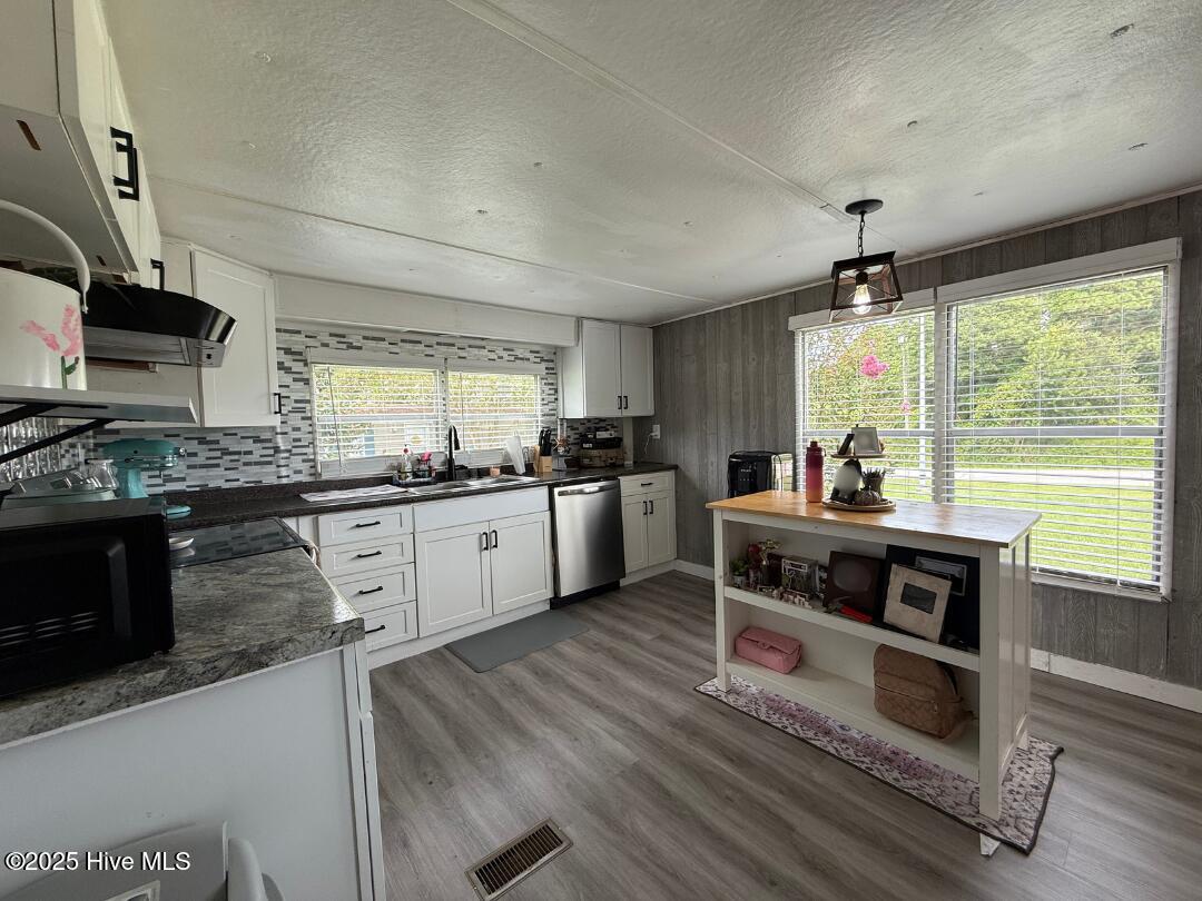 1136-1132 Glancy Road Swansboro, NC 28584 - Photo 22 of 76 Kitchen