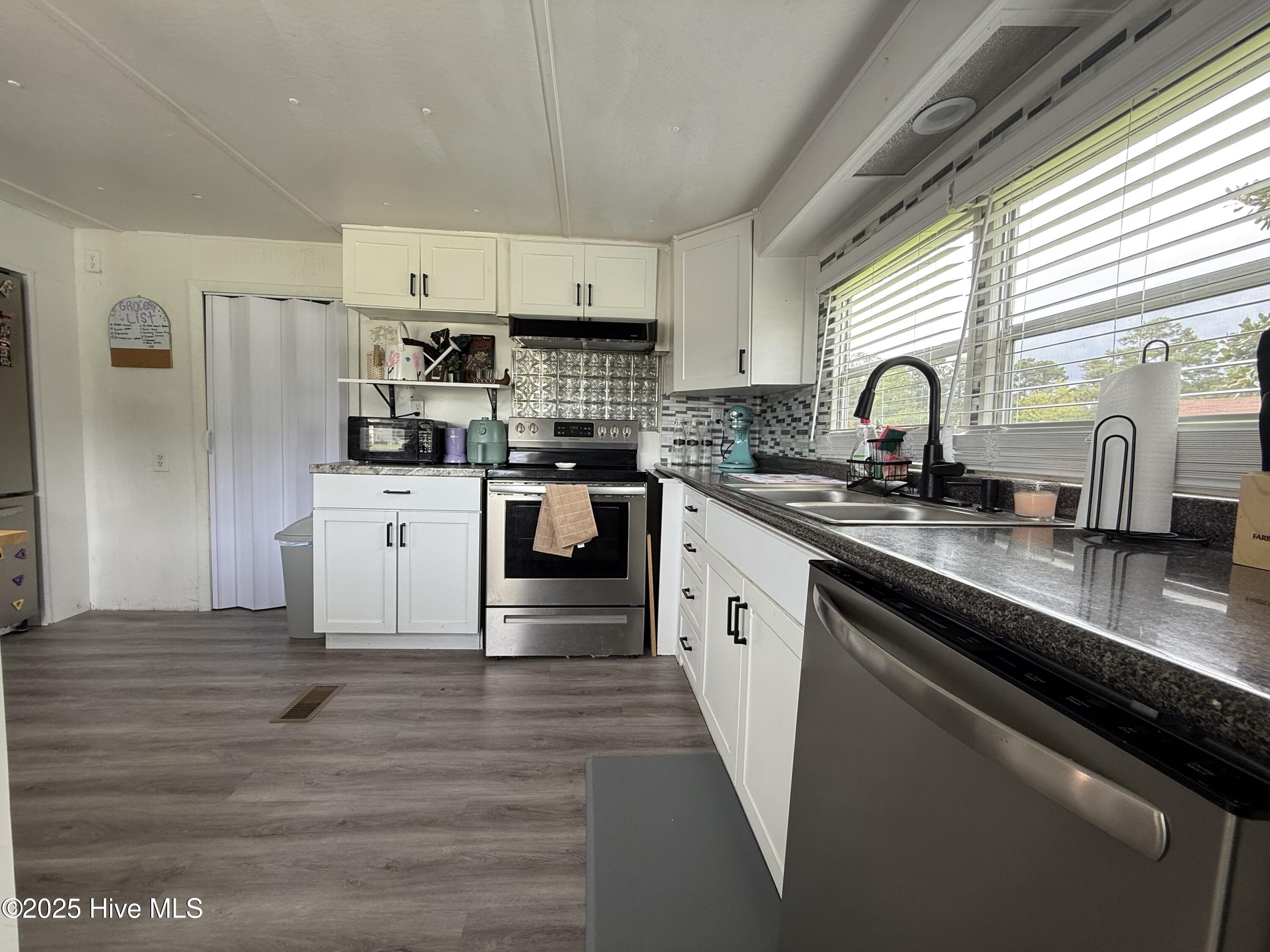 1136-1132 Glancy Road Swansboro, NC 28584 - Photo 23 of 76 Kitchen