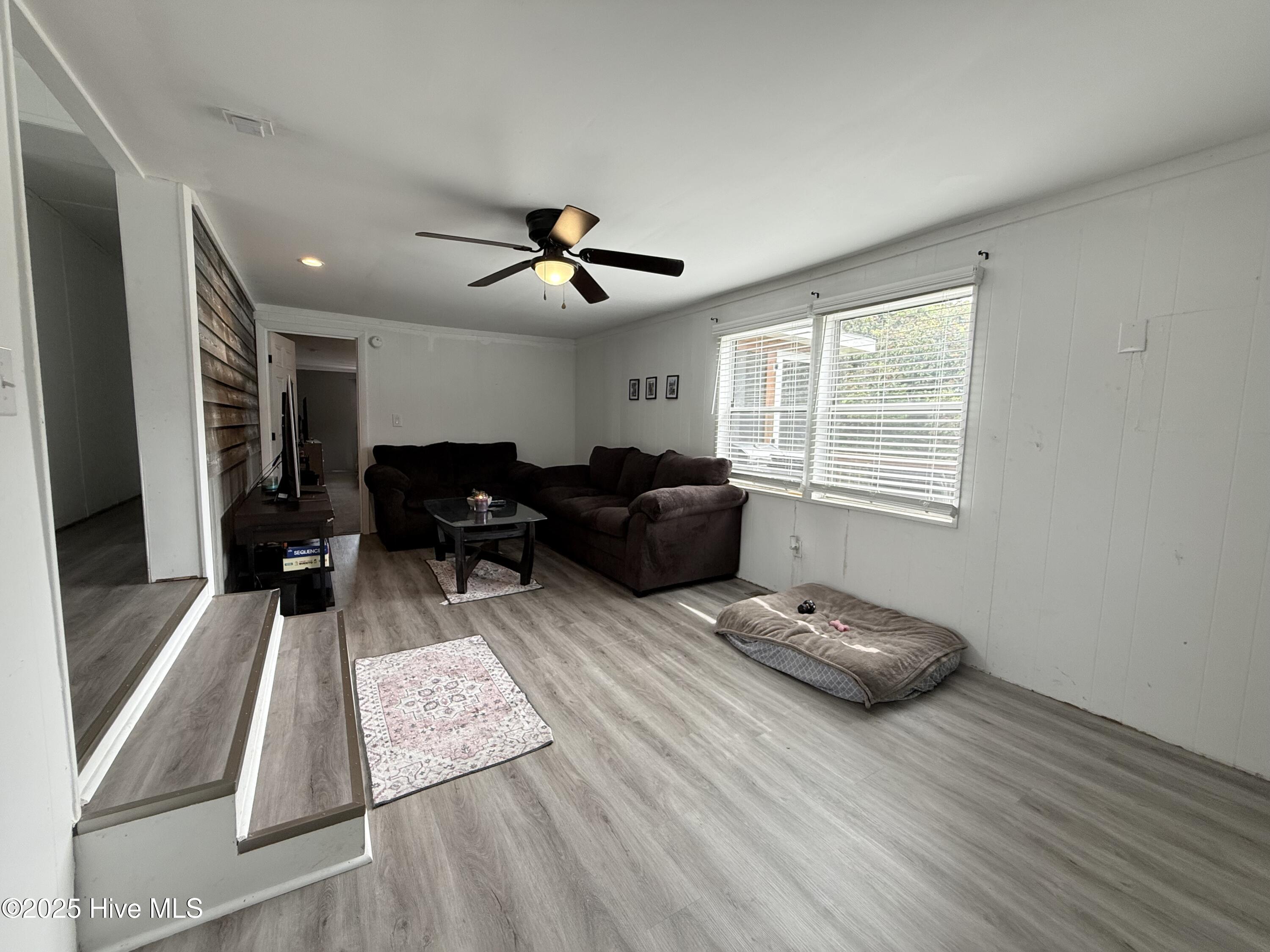 1136-1132 Glancy Road Swansboro, NC 28584 - Photo 40 of 76 Living Room