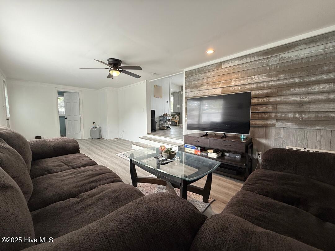 1136-1132 Glancy Road Swansboro, NC 28584 - Photo 43 of 76 Living Room