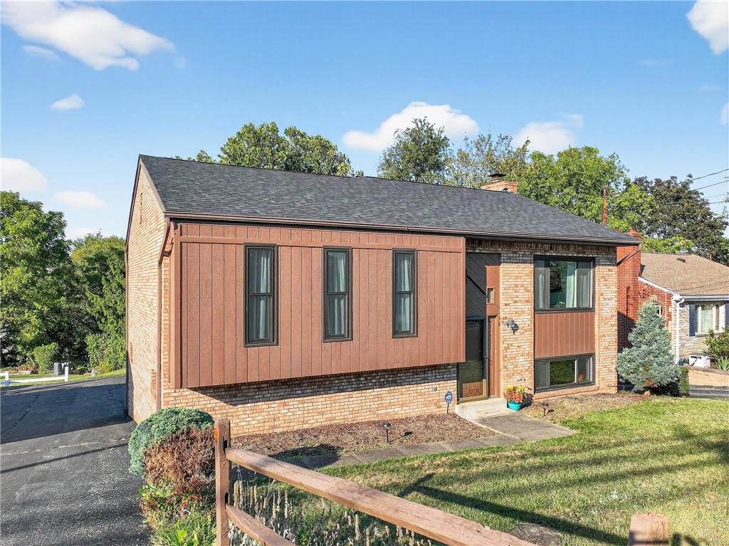 75 Coraopolis Road Coraopolis, PA 15108 - Photo 2 of 26 Warm and Welcoming