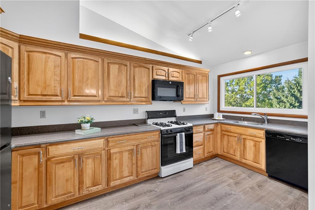 75 Coraopolis Road Coraopolis, PA 15108 - Photo 9 of 26