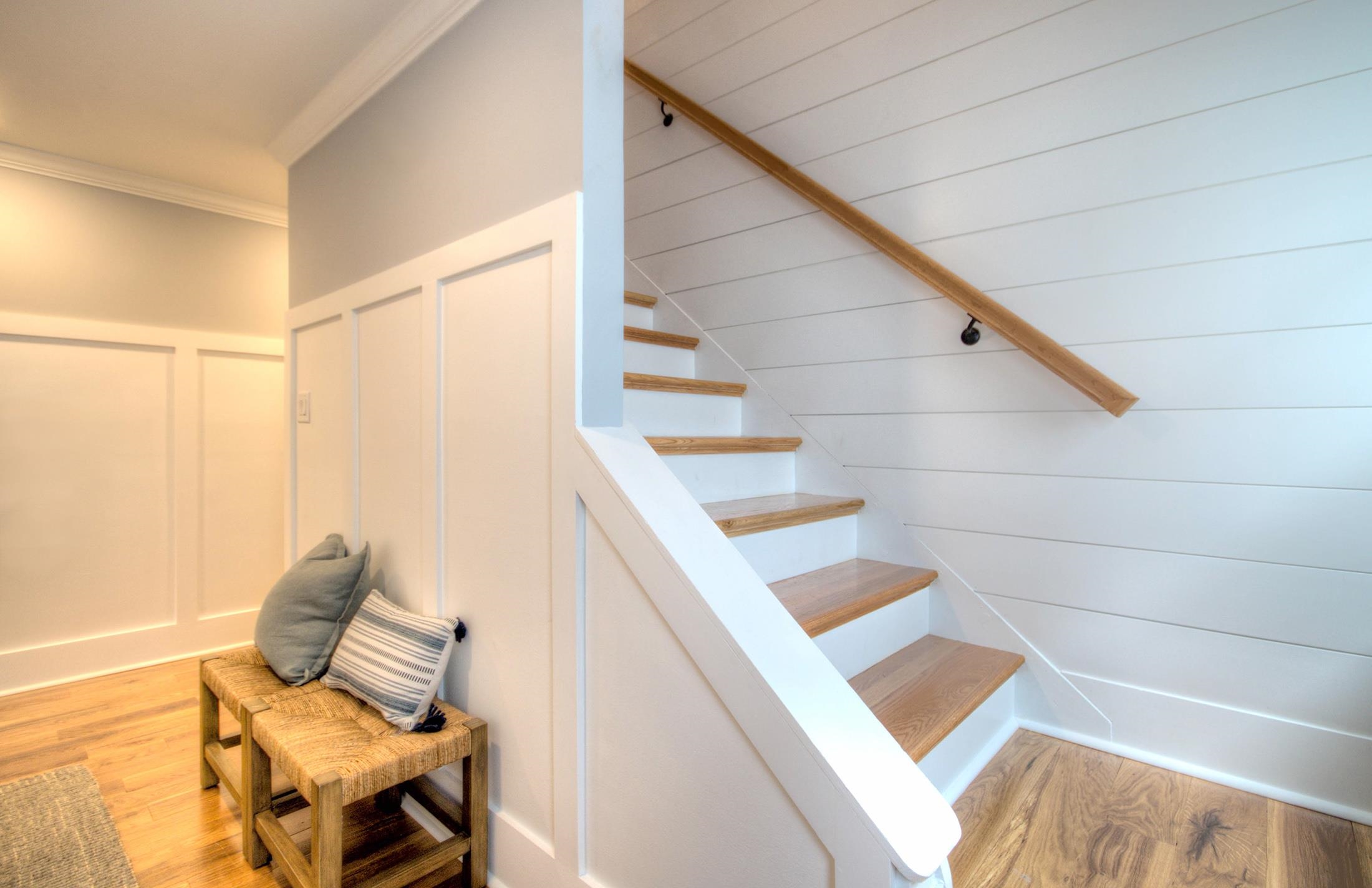 320 40th Street Avalon, NJ 08202 - Photo 5 of 39 a view of entryway with workspace