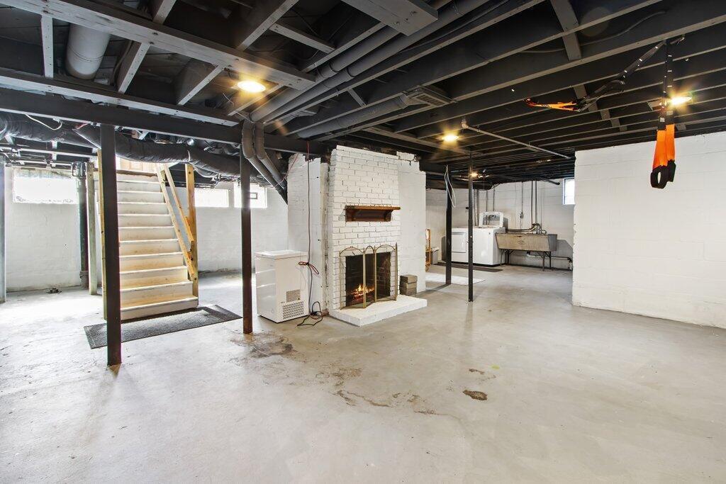 125 Edgevale Road Columbus, OH 43209 - Photo 26 of 34 Large FULL Basement