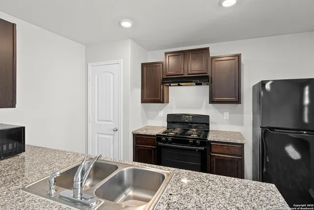 $1,625 | 3232 Onion Creek, San Antonio, TX 78245