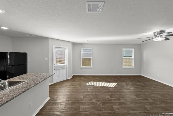 $1,495 | 3232 Onion Creek, San Antonio, TX 78245