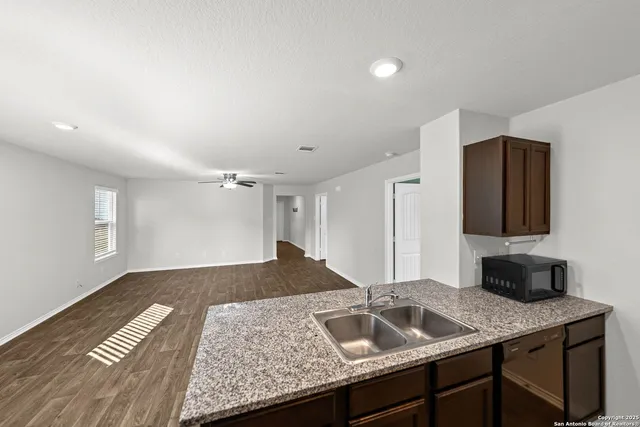 $1,625 | 3232 Onion Creek, San Antonio, TX 78245