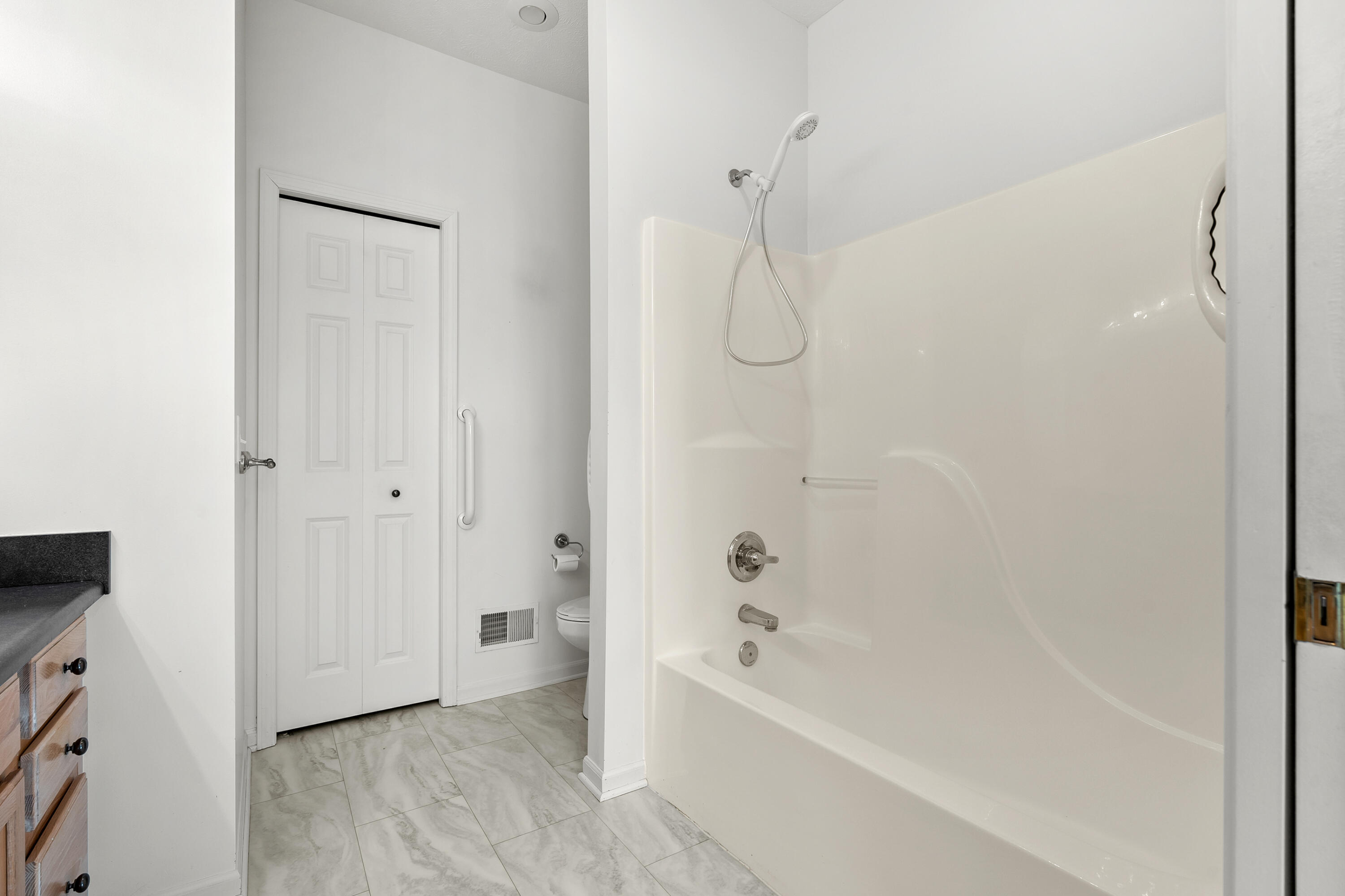 2681 Hunters Run Kalamazoo, MI 49048 - Photo 16 of 39 Hunters_Run_2681_Kalamazoo_49048-18