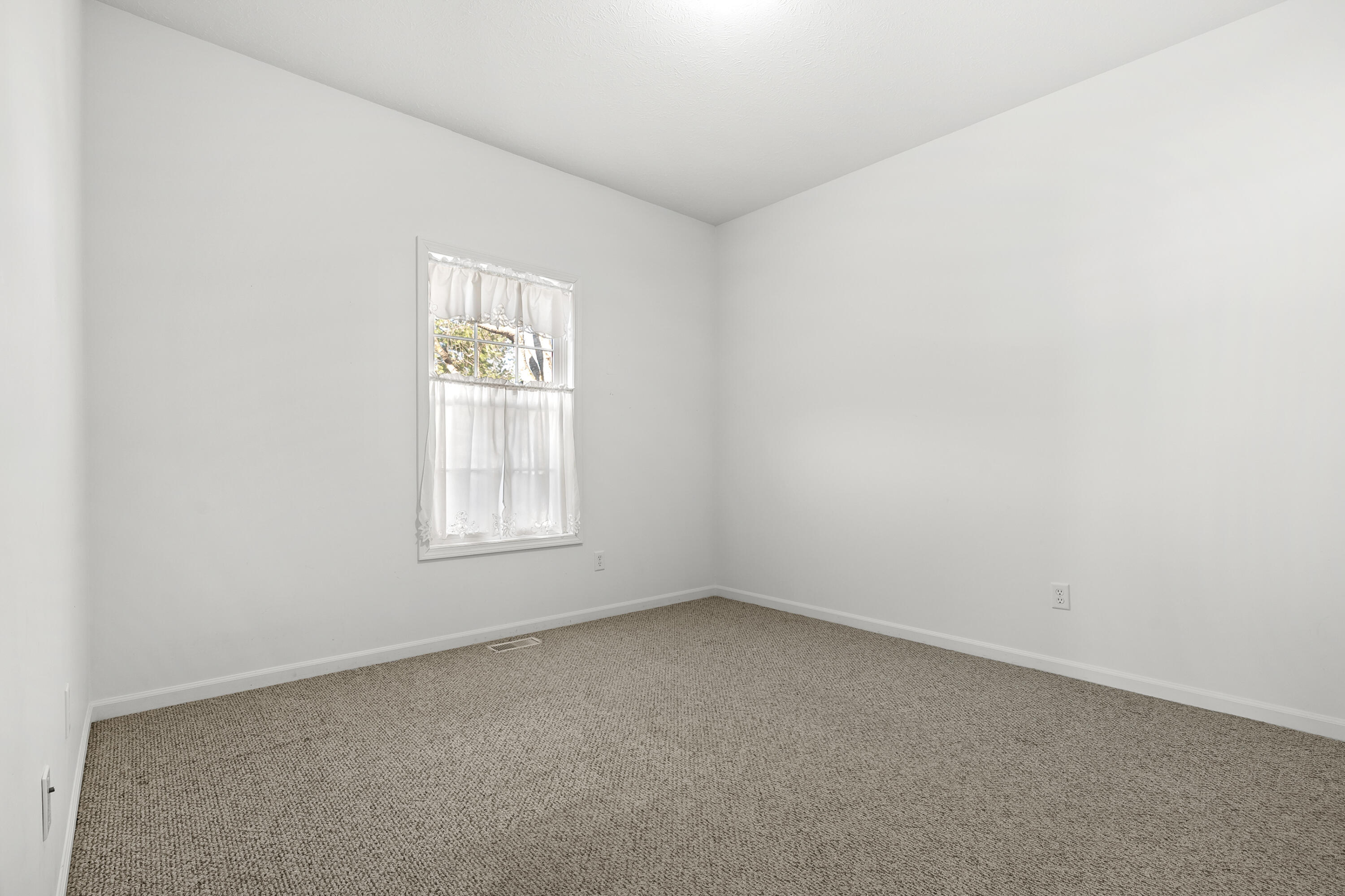 2681 Hunters Run Kalamazoo, MI 49048 - Photo 19 of 39 Hunters_Run_2681_Kalamazoo_49048-21