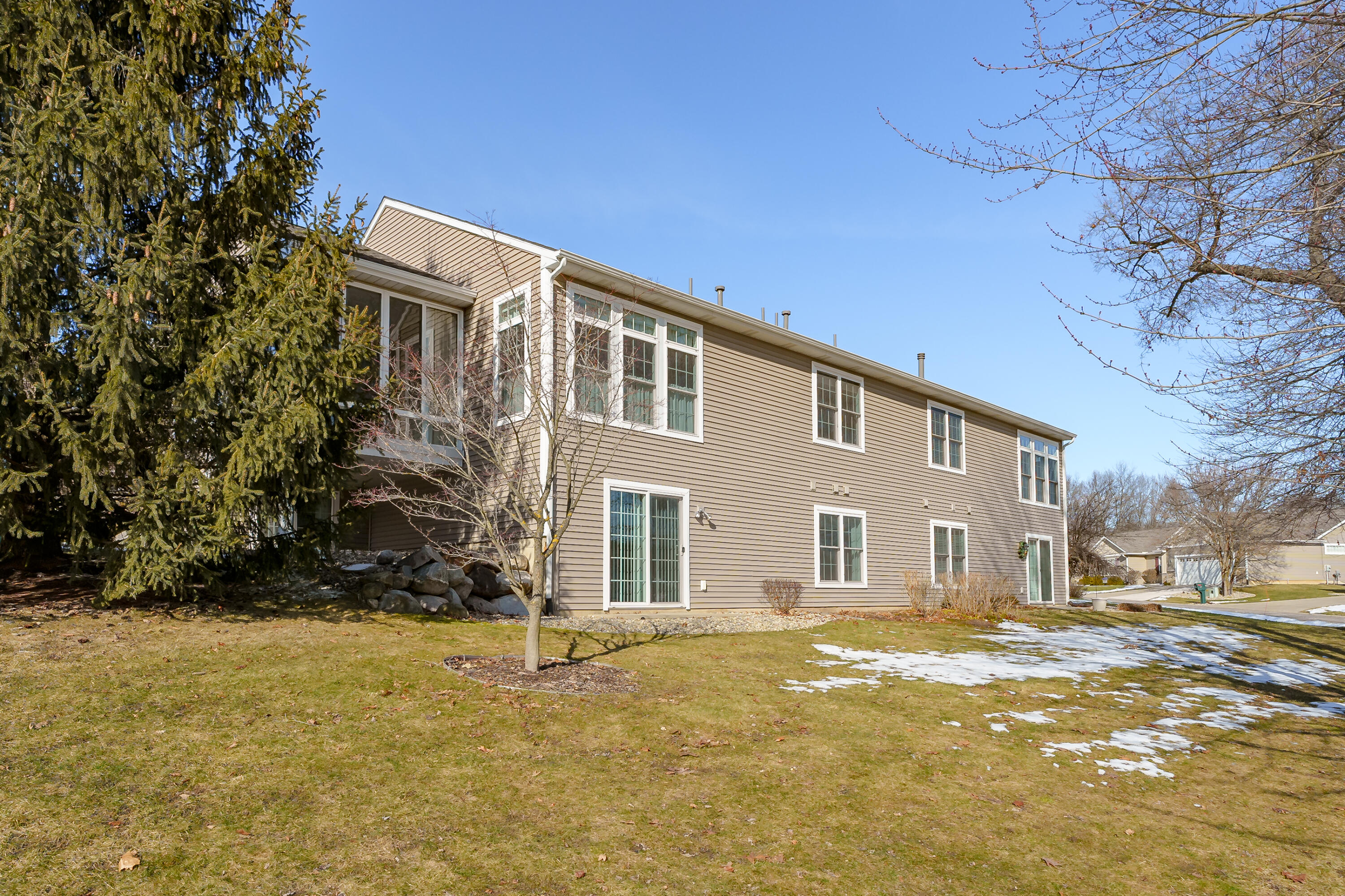 2681 Hunters Run Kalamazoo, MI 49048 - Photo 32 of 39 Hunters_Run_2681_Kalamazoo_49048-36