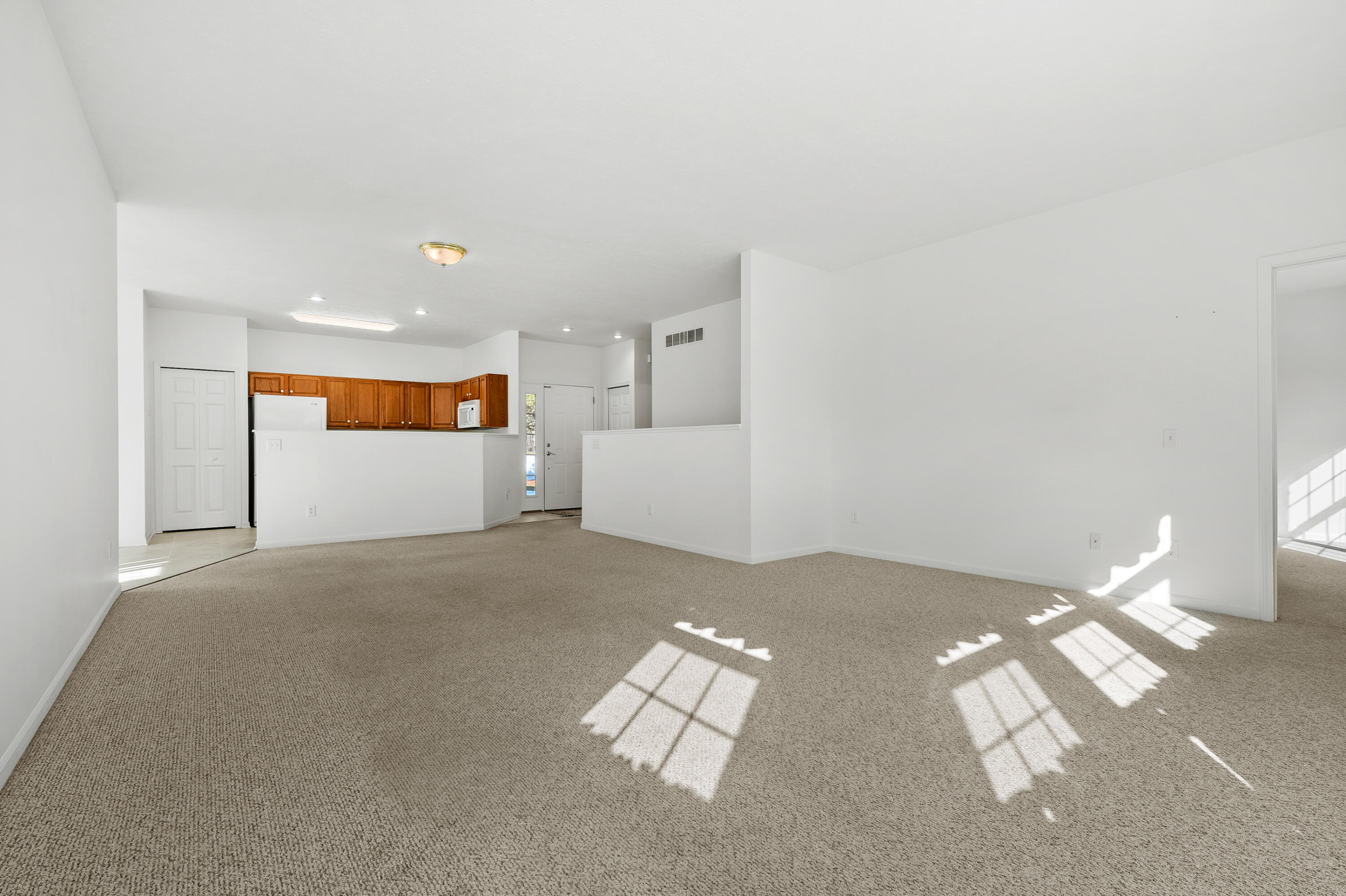 2681 Hunters Run Kalamazoo, MI 49048 - Photo 6 of 39 Hunters_Run_2681_Kalamazoo_49048-5