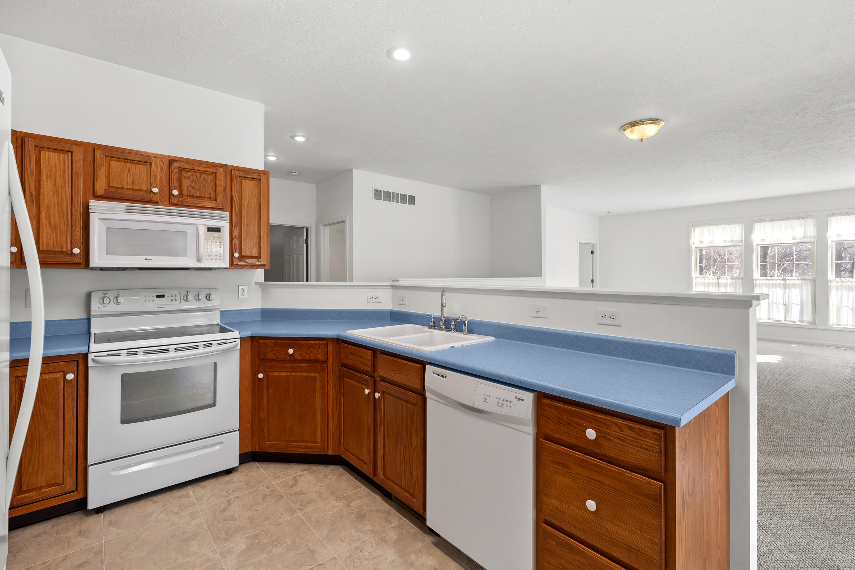 2681 Hunters Run Kalamazoo, MI 49048 - Photo 9 of 39 Hunters_Run_2681_Kalamazoo_49048-10