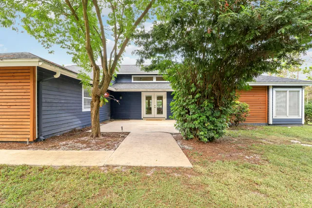 a view of an outdoor space