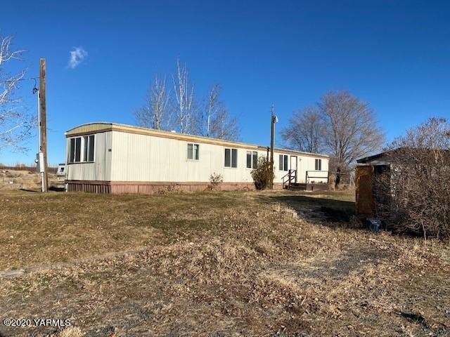 9031 Naches Heights Road Tieton, WA 98947 - Photo 2 of 10 9031 naches heights side