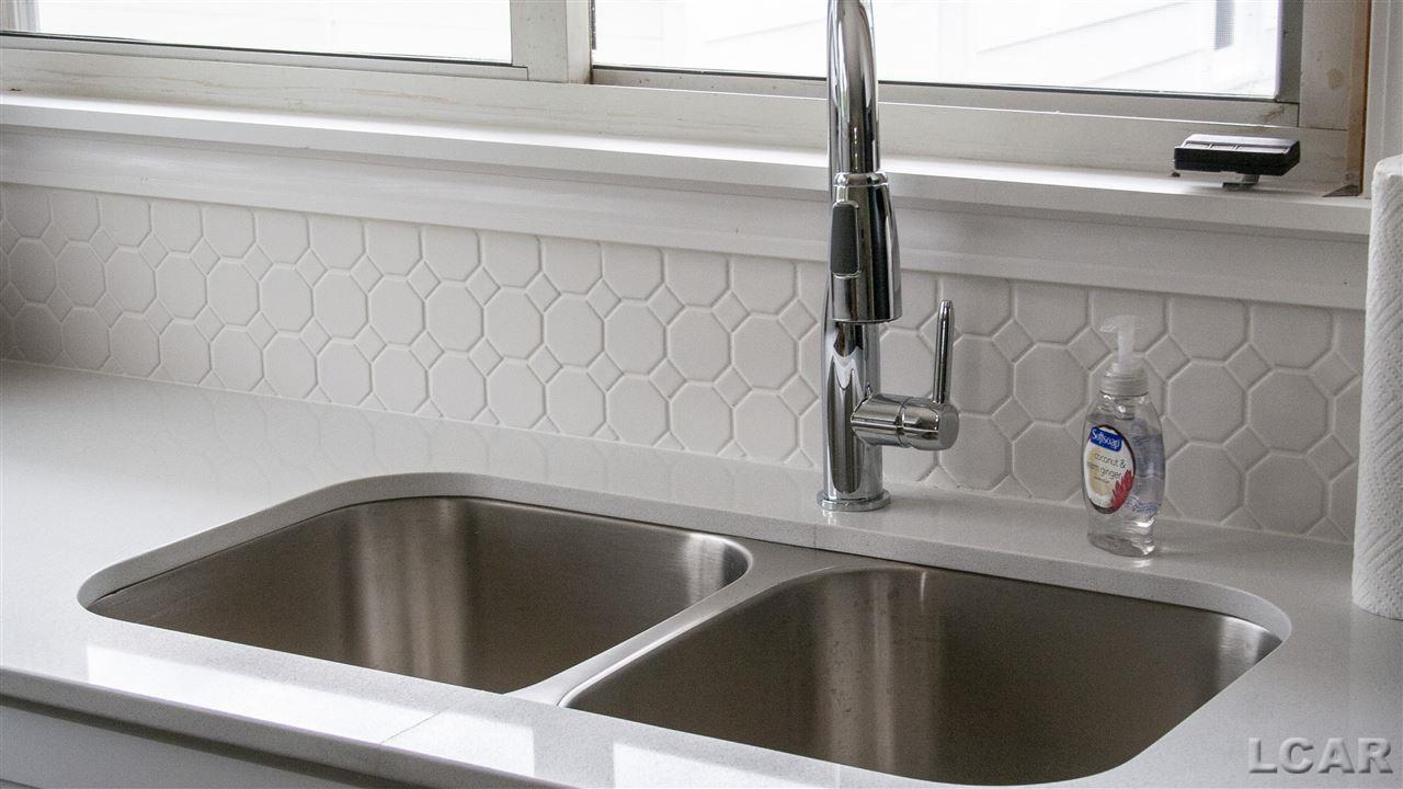 1359 Moore Road Adrian, MI 49221 - Photo 7 of 15 31391176-6.JPG