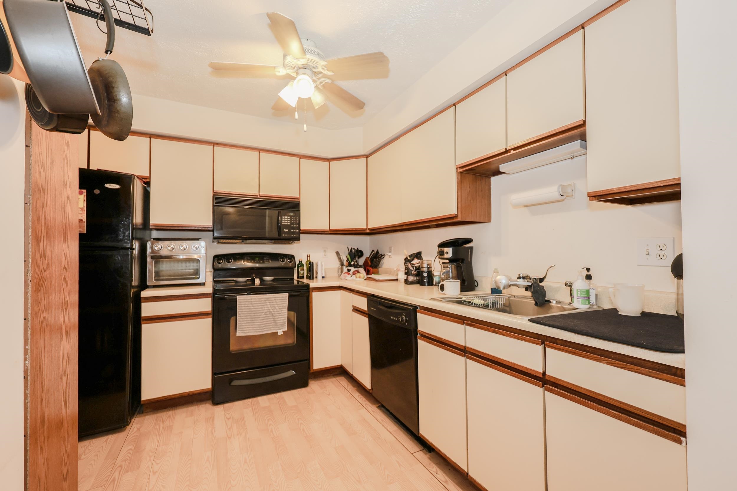 1799 Bodwell Road, Unit 22 Manchester, NH 03109 - Photo 4 of 15