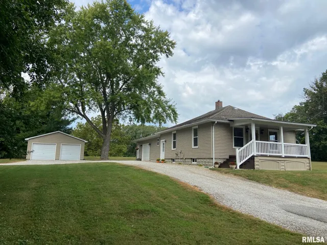 $185,000 | 117 Pershing Avenue, Taylorville, IL 62568