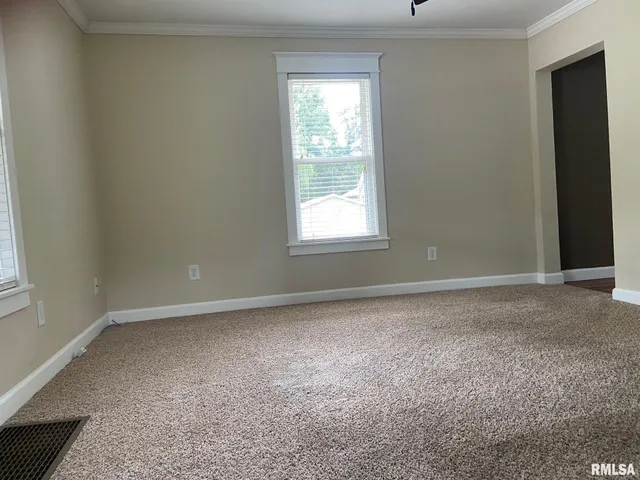 $185,000 | 117 Pershing Avenue, Taylorville, IL 62568