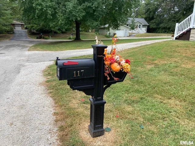 $185,000 | 117 Pershing Avenue, Taylorville, IL 62568