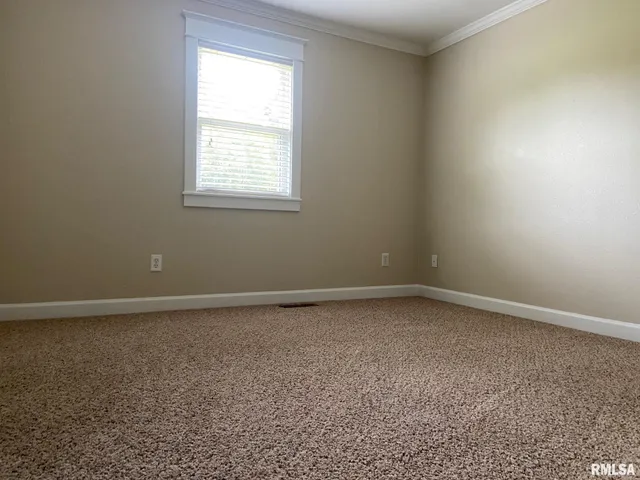 $185,000 | 117 Pershing Avenue, Taylorville, IL 62568