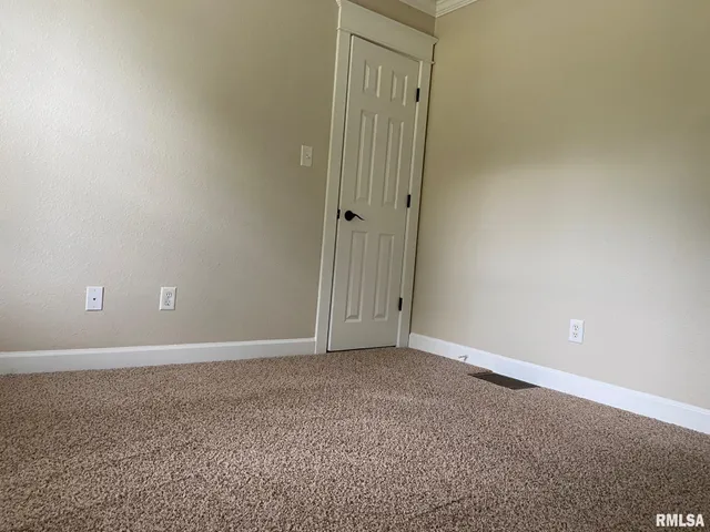 $185,000 | 117 Pershing Avenue, Taylorville, IL 62568