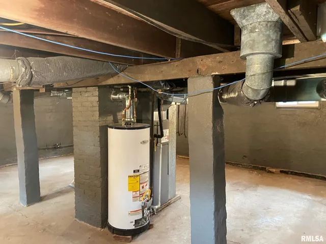 $185,000 | 117 Pershing Avenue, Taylorville, IL 62568